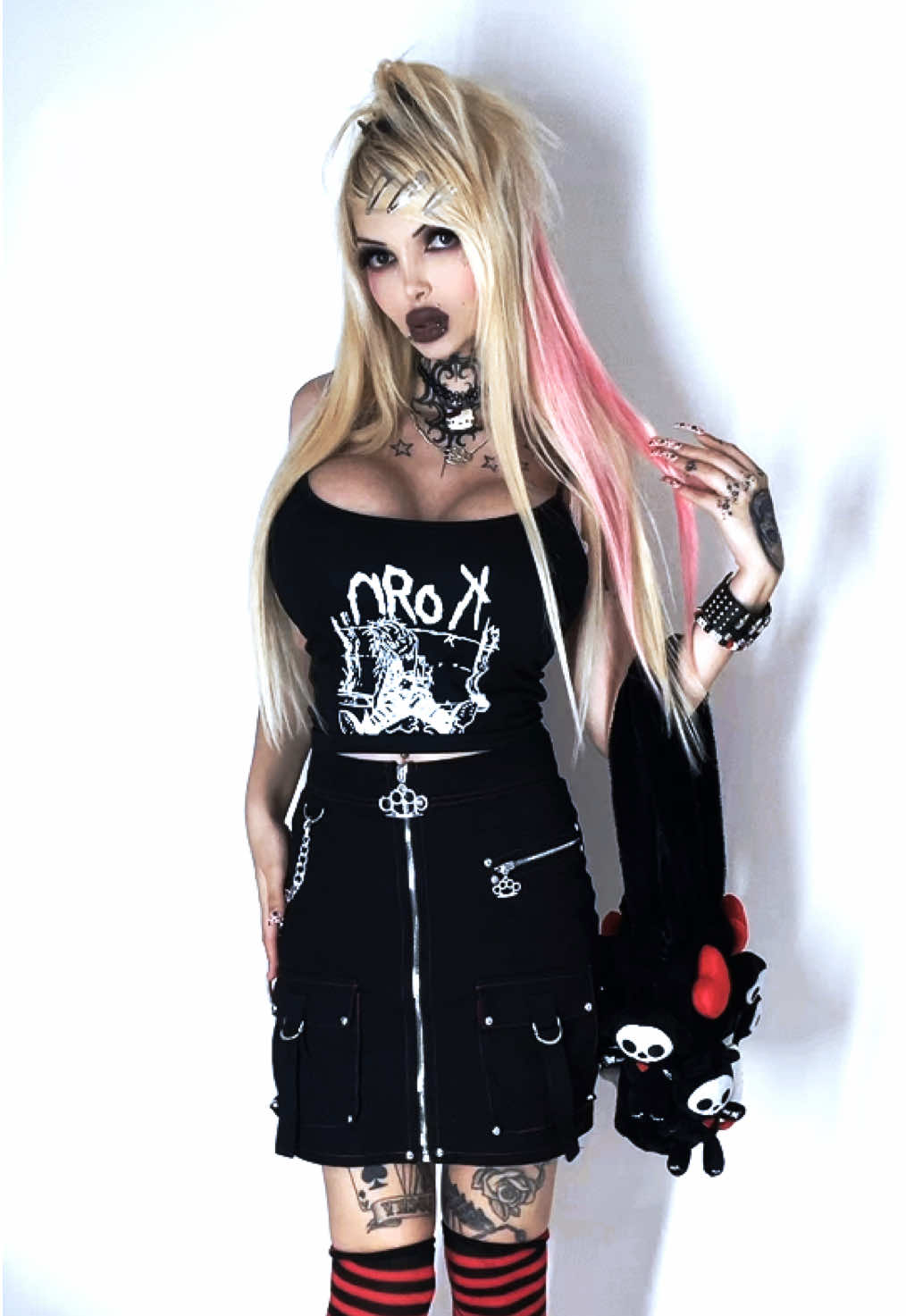 I’m feeling this darker look 🖤#scene #emo #mallgoth #2000s #korn fake body 