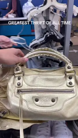 This bag has become my personality btw #thrift #balenciaga #citybag 
