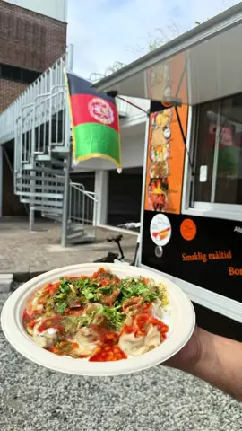 Vad passar bättre en varm sommardag, än manto på Nosh-e-Jaan? 🥟 🙌🏽 🇦🇫  #noshejaan #noshejaanmalmö #restaurangmalmö #afghanfood #streetfood #malmö #rosengård #foodmalmö #malmöfoodie #malmömat #afghanskmat #rosengårdcentrum #matvagn #malmövagn #matimalmö #skånemat #foodora #foodoramalmö 