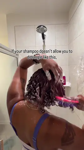 Trust me… 1️⃣ Your wash day time will decrease  2️⃣ Your hair will get a more thorough clean 3️⃣ Your wash day will get 10x easier My absolute favorite shampoo recommendation ? @designessentials Almond & Avocado Sulfate-Free Shampoo🤩🥹  You’ll thank me later 🥰 Follow me for more natural hair/lifestyle tips🙆🏽‍♀️😌 #washday #naturalhairtips #washdayroutine #shampooing #naturalhaircoach #mylifeasrij 