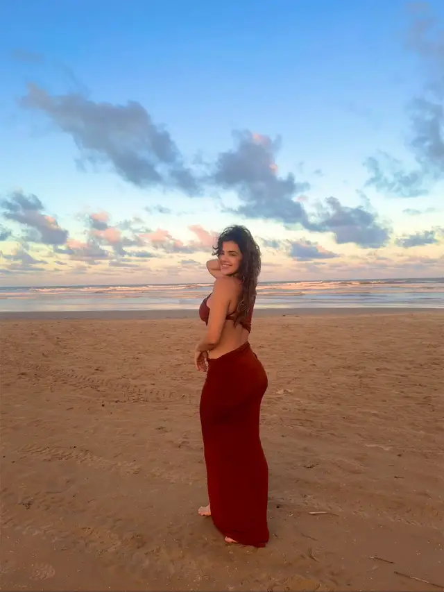 beach 🌊 🏝️ 🌞 🧜🏽‍♀️