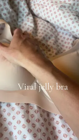 There is a reason these have 4.8/5 stars and no many have sold. They’re weightless, push up and don’t give you back fat bulges. Grab one today you’re going to love it! #jellybra #bra 