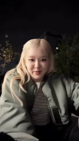cok tatli bu kiz aglarim😭//@𖥻˓ ˙  ᥎ᥲᥒіᥣᥣᥲ '🗝 𓏲 ⌇ 𖥻 5ᑲ //keşfet mi?//Rose fancam//Rose//Blackpink//Blackpink comeback//Blackpink Deadline//Fancam//iPhone 16 Pro Max kutu açılımı// #rose #rosefancam #blackpink #bp #wewantblackpinkmusic #keşfet #imnotcool #kesfetbenionecikar #foryoupage #fouryou #fyp #bpwkp #bilmy_chocolate #sadd_97 #abacurstar⭐️💋  #yagizaasigimdiyincekesfetoluyormuş #kpopfancam #Kpop  #fancam #jennierubyjane #kxfancam 