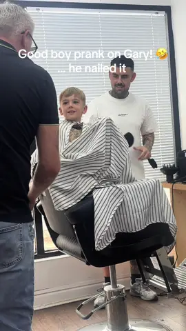 Little man absolutely smashed it! 🤣🤣🤣 @jacko  #goodboy #barbers #barbershop #prank #sheffield 