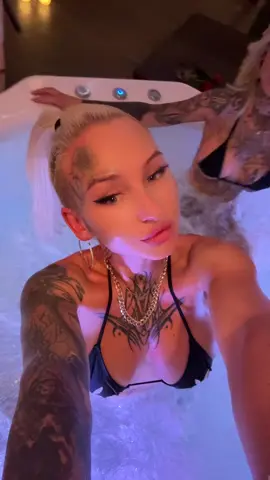 @bad.xmoni Liebs 🥰 checkt mal Instagram 😜