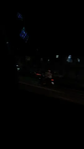 Nụ cười cạn dần 