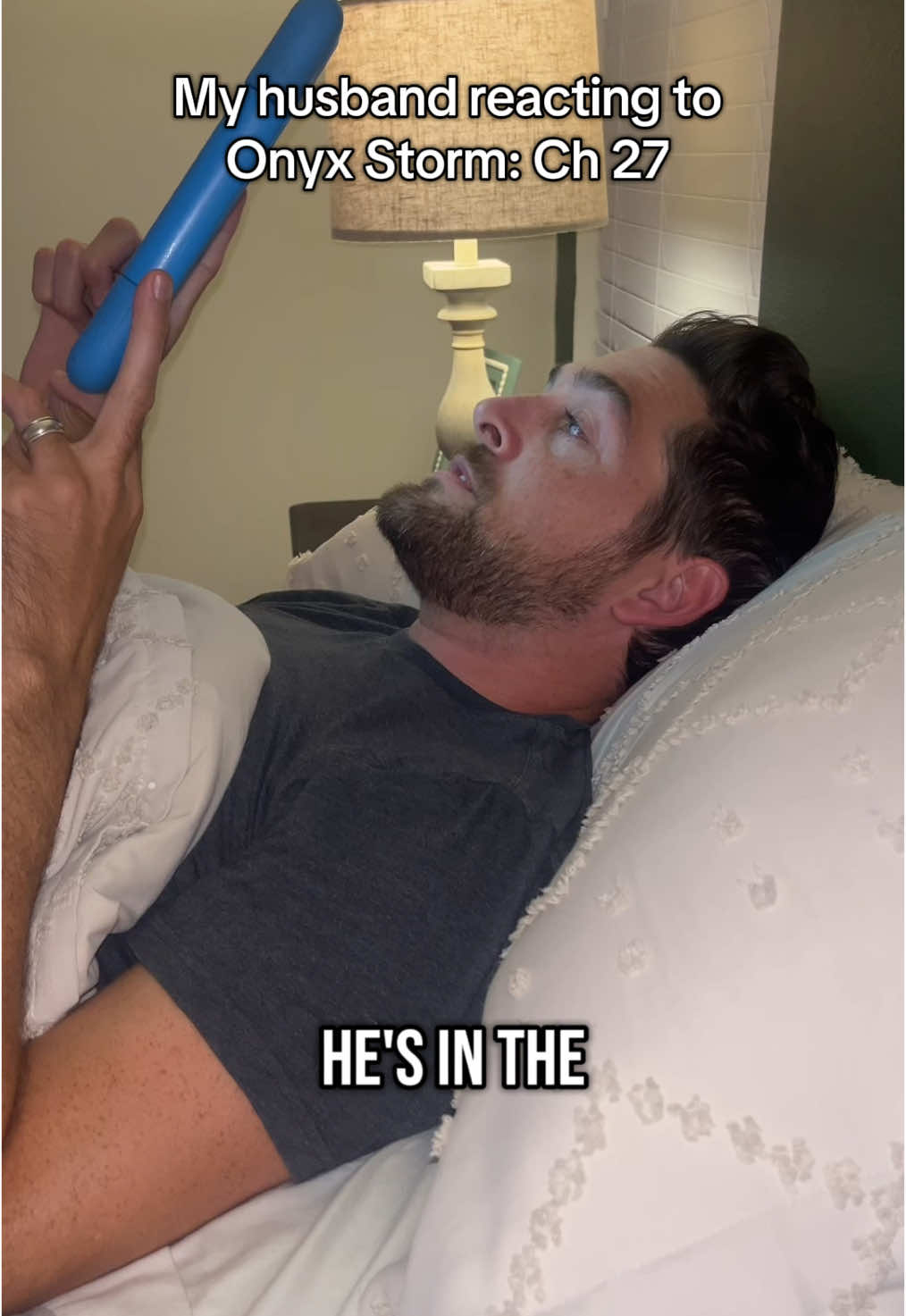 Hold your breath… we all know what happens next! 😬🫣 #husbandsofbooktok #BookTok #booktoker #loganreads #booktiktok #onyxstorm #bookclub #fourthwing #violetsorrengail #xadenriorson #bookish #bookreview #fourthwingrebeccayarros 