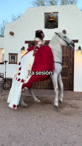 Así se hacen las memorias! @Orlando Garcia Photography  #fentysuperbrandday #ranchomhaz #litohernandez #ranchomh #xv #xvfotos #caballos #frisones #fuerzaregida 