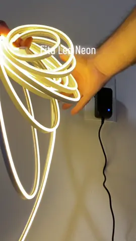🔥 A fita LED neon mais pedida do momento! Flexível, super brilhante, resistente à água e disponível em várias cores incríveis. Ideal pra decorar quarto, estúdio, loja e até festas! 💡✨ Corre garantir a sua antes que acabe! #achadinho #ledneon #fitaledneon #fitaled 