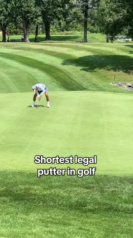 Unique but effective 💪 Philippe Gariepy is rolling in putts with an 18-inch putter — the shortest legal length allowed in golf. He’s -3 on the day with an ace on the card. #golftiktok #golftok #golf #golftips #golfswing 