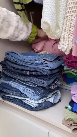 🧣Este organizador de roupas possui grande capacidade, mantendo suas peças dobradas, visíveis e facilmente acessíveis.#roupas #guardaroupa #organizacaodecasa #tiktokshopbrasil 