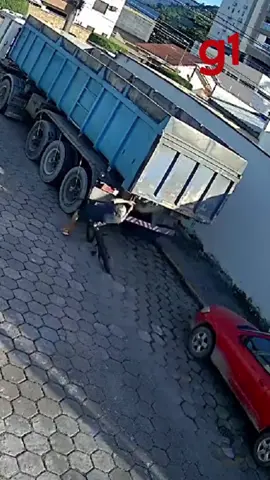 Segue nossa página de MTB ❤️  Curti  👍🏻  Comenta 💬 Compartilha 🌍  Créditos : ( Informar direct) #mtb  #mtbbrasil  #mtblife  #mtblove  #pedalar #pedal #pedalboard  #specialized #cannondale  #scott  #bike #ciclismo #pedal