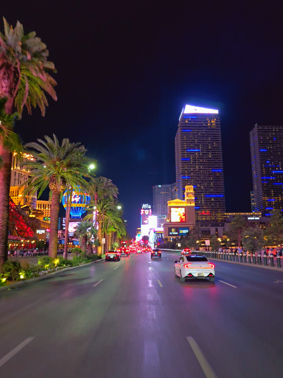 Nothin' beats cruisin' down The Strip at night 😎 #lasvegas #vegas #thestrip #nightvibes 