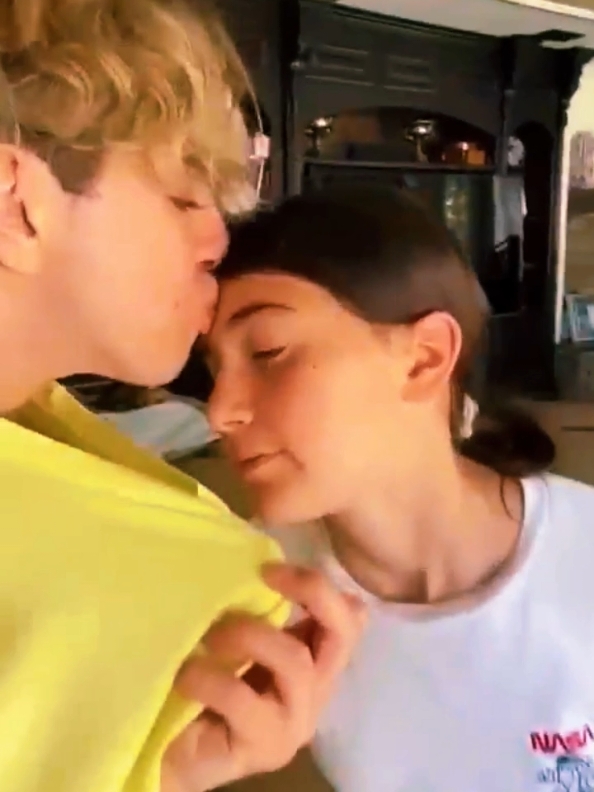 Keemokazi is so wired 🤢 #keemokazi #simahesri #keemokazisisters #fyp 