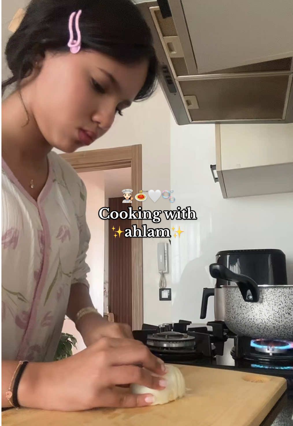 Cook with me 👀🤍 #cookwithme #cooking #fyp 