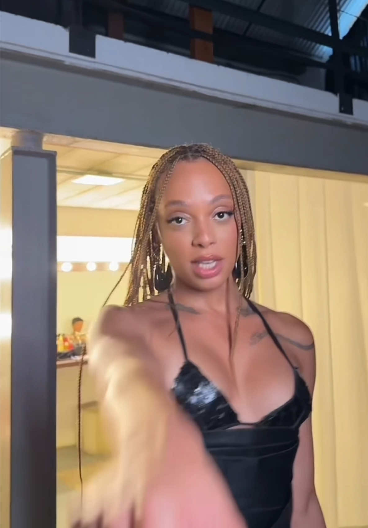 quinta feira dia 31 tem musica nova com a uri 👅👅 pre-save ta na bio