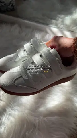 my absolute fav sneakers!! 🤍🤍 they can go with anything!! jeans, skirts, dresses, sweats, literally ANYTHING 👟 @stevemadden #stevemadden 