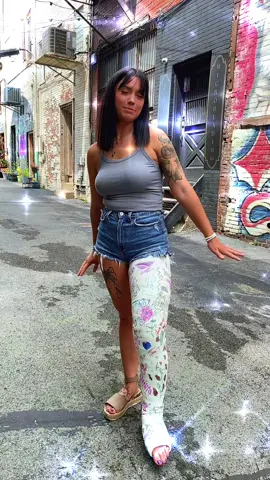 If it makes you happy . . .#pretty #noworries #lovely #llc #LifeIsGood #happy#ifitmakesyouhappy#llwc#fulllegcast#gips#yeso#wtf#wtfhappened#fun#motivate#gorgeous#yougogirl#denimshorts#summervibes#goodluck