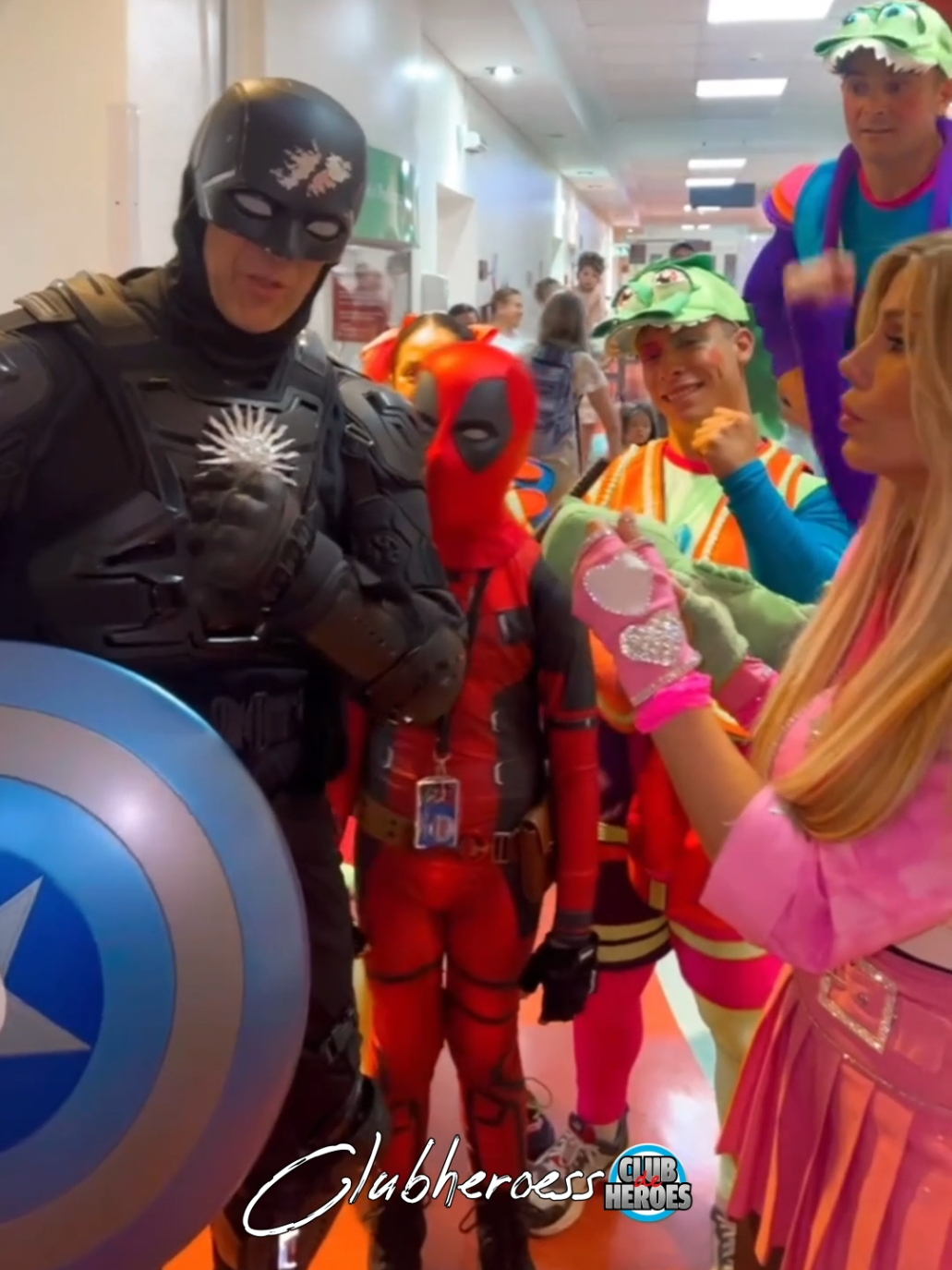 Hermoso recuerdo de la visita en qué @yosoypanam Y su hermoso equipo nos acompaño al Hospi Para llevarle y regalarle un día distinto a los peques❤️ Equipo del Club de Heroes  El Argentino 🇦🇷: @damianknight303 Kidpool ❤️: Tommyknight303 Staff💪: @sestrad.focus @venajuanmanuel El Argentino - Nuestro Súper héroe  Siempre que sea el Momento 💪❤️🇦🇷 El Club de Héroes siempre Habla con acciones y argumenta con Hechos!!!💪❤️🇦🇷 Trabajamos para hacer del mundo un lugar mejor. El Argentino🇦🇷: @damianknight303 El Club de Heroes, hace todo lo que muestra... Pero no muestra todo lo que hace!!!❤️ Luchamos contra los peores villanos... La Tristeza, el miedo y la desesperanza... Querés ayudarnos, para que podamos seguir realizando nuestra tarea? Podes transferir a nuestro Alias de Mercadopago: clubheroess ♥️ Si depositas por favor notifícanos!!! Ayúdanos a ayudar!!! El Club de Heroes protege, contiene y acompaña a los pequeños que luchan contra enfermedades que ponen en riesgo su vida. SIEMPRE QUE SEA EL MOMENTO!!! @clubheroess Dónde los Héroes no son Ficción 💪❤️ Protegemos la infancia y los sueños de los niños... Siempre que sea el Momento!!! 💪❤️🦇 #realsuperhero #superheroesreales #elargentino #superhéroeargentino El @clubheroess NO COBRA ni recibe ninguna clase de compensación por las visitas, nada más que la satisfacción de hacer felices a los niños y niñas que nos necesitan. #clubheroess