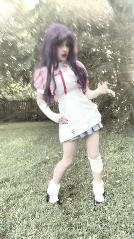 hai guys sorry for not posting i lowkey forgot… #mikan #mikantsumiki #danganronpa #mikancosplay #mikantsumikicosplay #danganronpacosplay #cosplay 
