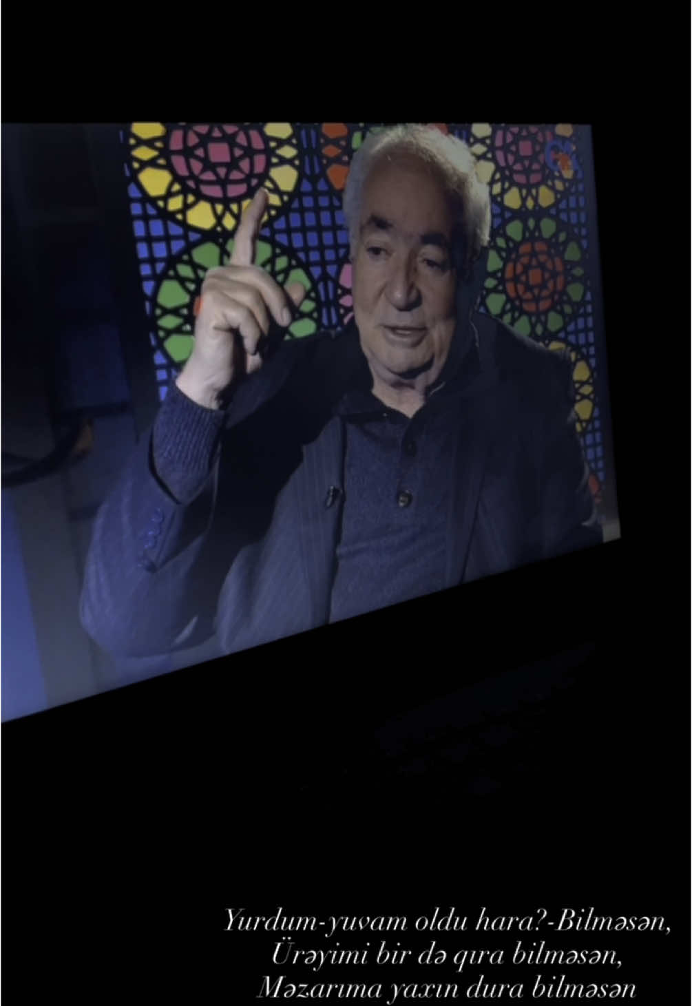 Vahid Əziz✍️… . . #fyp #poeziya #şeir #şeirlər #vahideziz #vahid #eziz #incime #yazar #fyou #foryou 