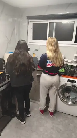 se matan por lavar los platos!! @𝒥𝒶𝓏𝓂𝒾𝓃♛ @florostuni #viral #fyp #boludeces #paratii 