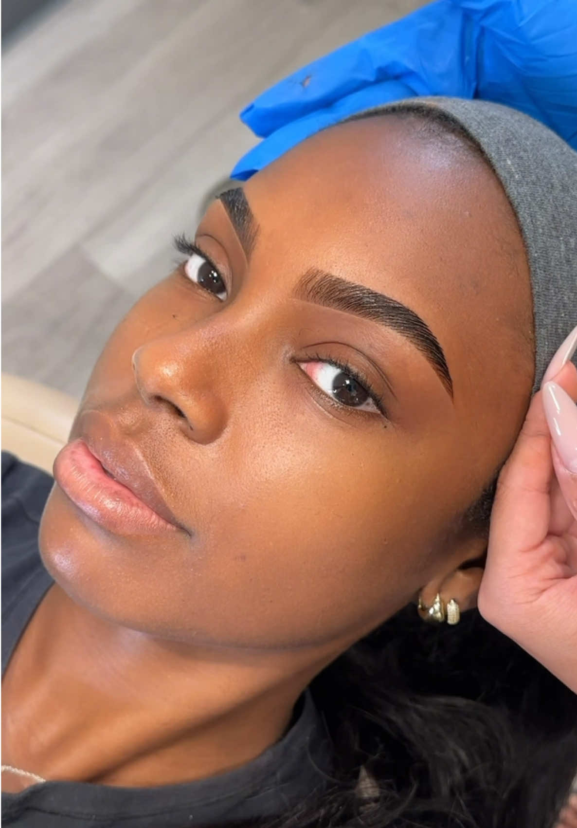 Who said brows don’t make a difference???? Cause that’s a LIE  1:1 trainings Are sold OUT  October-December Group Training drops this Saturday 🤍 📍Atlanta GA