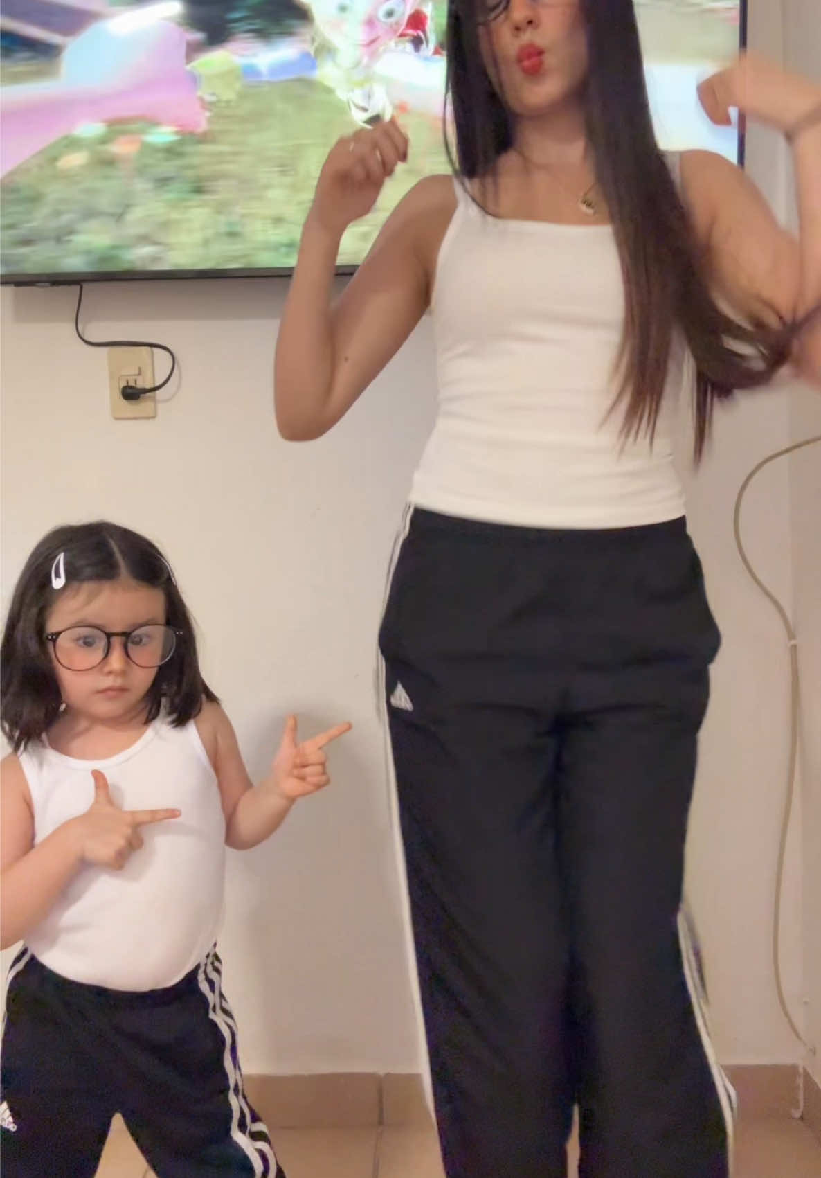 Esoooo alocate #mamáehija #bailecito 