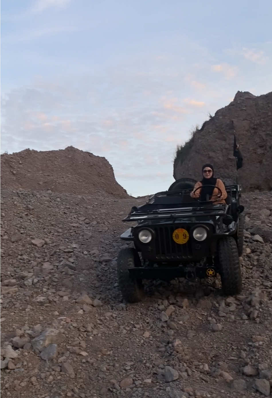 Kalau cowok iklan jarum super, Kalau cewek iklan jarum jahit 🤓 #jeepwillys #jeep #jualjeepwillys #jualwillys #garasipangeranmuda 