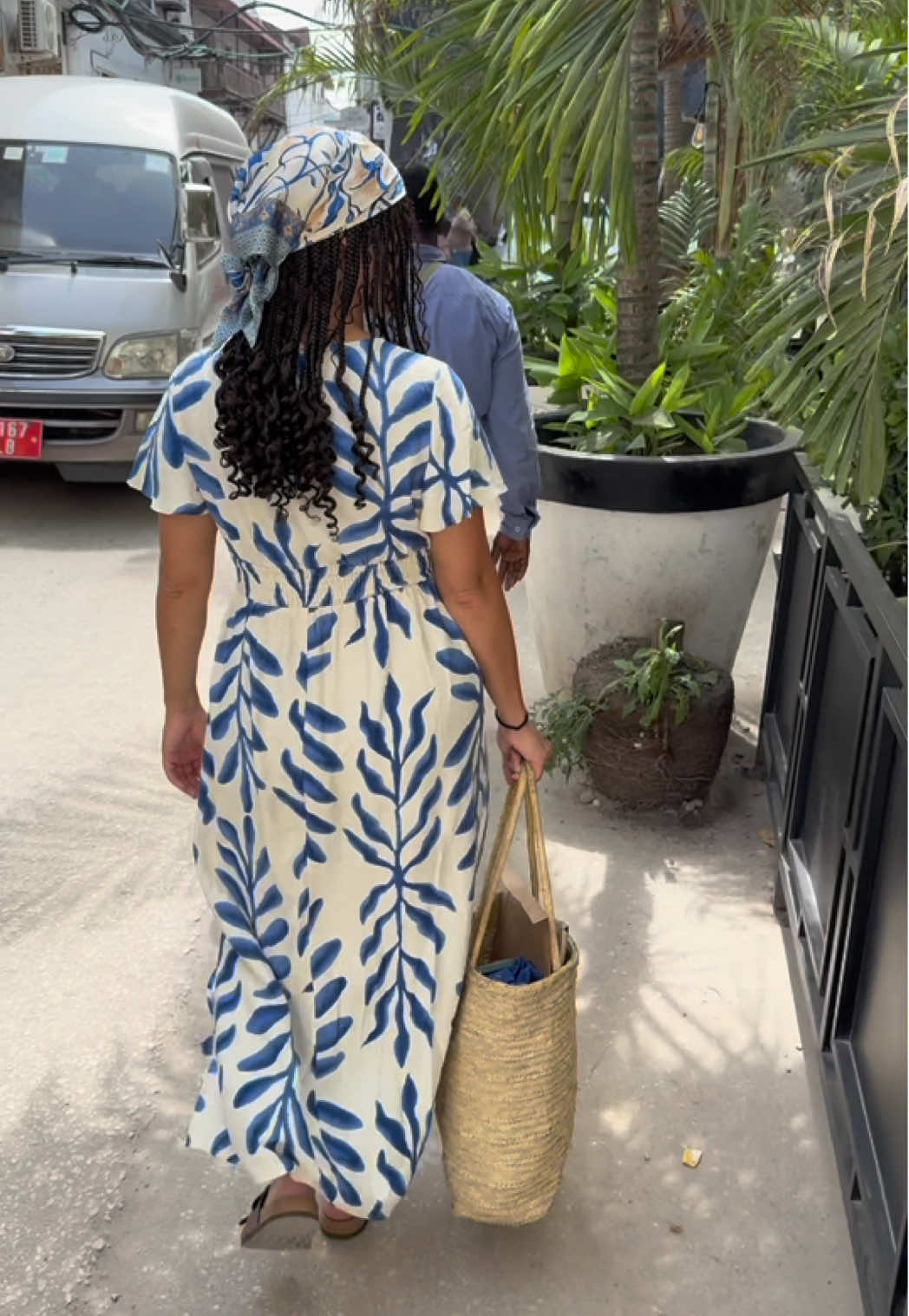 Took thrifting to a whole new level this time! Shopping the streets of Stone Town in Zanzibar and it did not disappoint!! 👏🏽🙌🏽 #thrifting #thriftshopping #zanzibar #thrift #thriftfinds 