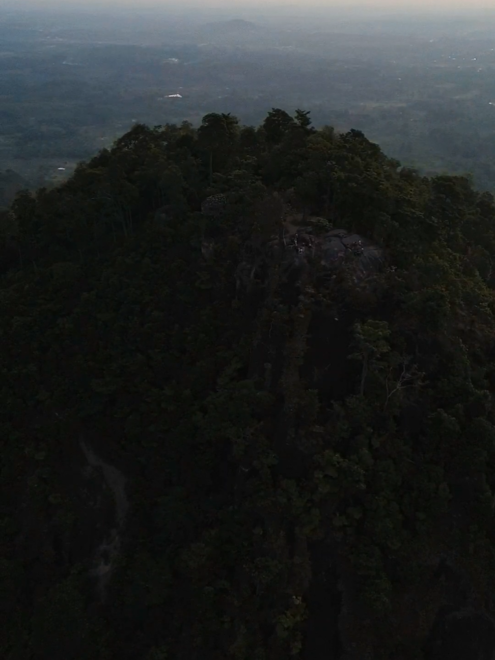Keindahan Bukit Pao, yang disuguhi oleh cafe estetik nya, menyatu dengan alam, menikmati hirup pikuk angin sepoi
