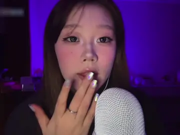Asmr mouth sound, saliva paint, licking finger, wet dry  #mouthsounds #asmrrelax #asmrforsleep #notalkingasmr #sleep #asmrtingles #tingles #relax #glitter #sleepaid #viral #asmrnotalking #asmr #spit #painting #lick #stick #tapping #wooden 