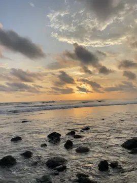 একাকিত্বের সমুদ্রর তীরে বসে থাকলে মনে হয় ,সব সম্ভব!কারণ সমুদ্রের গভীরতা ও সীমাহীন .!🖤😶#foruyou #vairal #bdtiktokofficial #foruyoupage @TikTok Bangladesh 