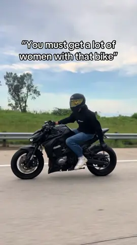This is meant for the men #z1k #fentysuperbrandday #z1000 #motorcycles #kawasaki 