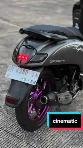 pake ban 100/80 belakang jadi kliatan padet bgt 🥵 #scoopyabuabu #scoopymodifikasi #vndsixstarv2 #knalpotstandarracing #knalpotcsr #scoopyganteng 