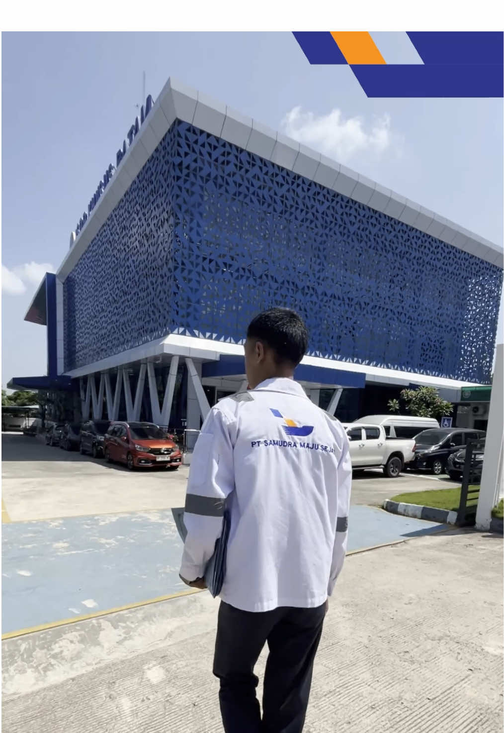 Pengurusan dokumen kapal di Kantor Syahbandar dan Otoritas Pelabuhan (KSOP) adalah proses administratif yang wajib dilakukan agar kapal dapat beroperasi secara legal dan aman di perairan Indonesia. KSOP adalah instansi di bawah Kementerian Perhubungan yang bertanggung jawab atas keselamatan pelayaran, pengawasan kapal, dan pelayanan jasa kepelabuhanan. Hubungi Kami Sekarang! ☎️ +6285266112229 📍Batam - Kepulauan Riau #smsshipping #shippingagency #fyp 