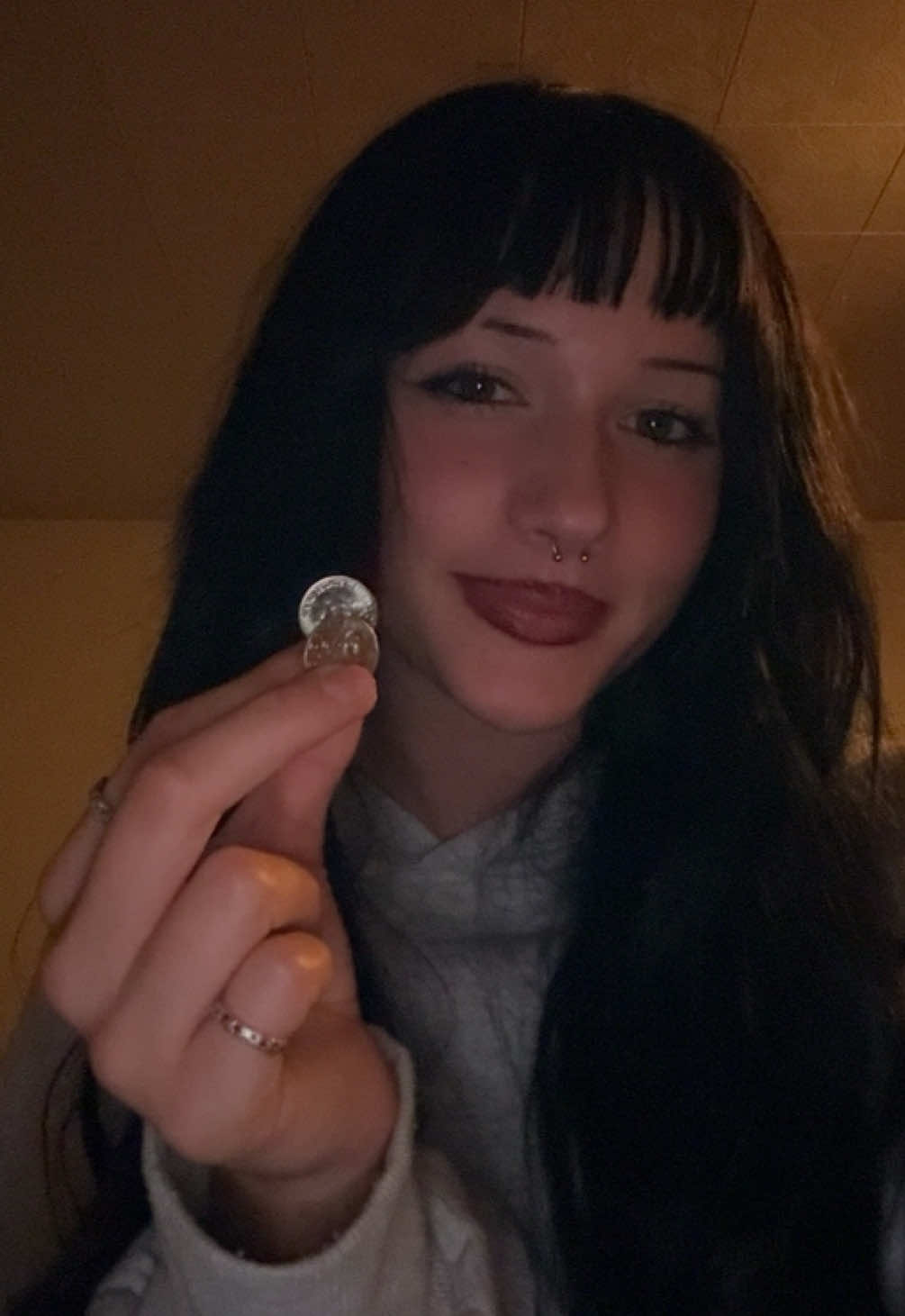 Replying to @Evanieᖭི༏ᖫྀ here’s how it’s done! #cointricktutorial #magic #magictrick #cointrick #fyp #trend #tutorial 
