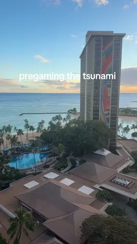 surfs up🤙 #hawaii #earthquake #tsunami #tsunamiwarning 