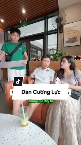 Nhân viên mặc đồng phục đi Cafe và cái kết hiểu lầm 🥹 @Thắng Không Kịp @Châu Chấu @YOSHI VŨ #hoanghaangels #hoanghamobile #teamangel #cuahangdienthoaibaton #giaitri #funny #dancuongluc #cuongluciphone 