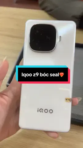 📦 KHÁCH CHỐT NGAY – KHUI MÁY LIỀN TAY 🔥 vivo iQOO Z9 8GB/256GB – Hàng newseal, máy đẹp, giá yêu! ✅ Chip snapdragon 7 gen 3 – mượt mà từng thao tác ✅ Màn AMOLED 144Hz – vuốt phê tay, nhìn mê mắt ✅ Pin trâu 6000mAh – xài tẹt ga cả ngày dài ✅ Giá hơn 5 triệu – xứng đáng trong từng đồng 💸  #vivoZ9 #iqooZ9 #newseal #HoangAnhMobile #dienthoaiCanTho #khachkhuihang #maymoi2025 #snapdragon7gen3#man144hz #pintrau #dienthoaimuot 