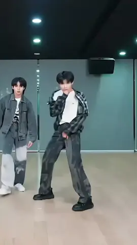 กันซีนทุกทาง ได้ดาวสองดวงไม่พอเวลาแสดงให้แค่30วิ นี่ยังโกงอันดับอีก พ่อกูควรได้ออลสตาร์ด้วยซ้ำ อิเอ็มเปรต #yichen #boy2planet #boyplanet #boyllplanet #fyp 