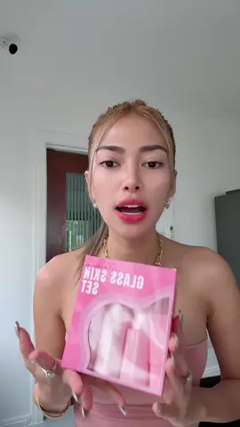 Replying to @giselle 🌸 Get ready to glow like never before! ✨ CC Glam & Beauty Glowing Glass Skin Set is your ultimate skincare BFF na may power combo for radiant, smooth, at poreless-looking skin. 