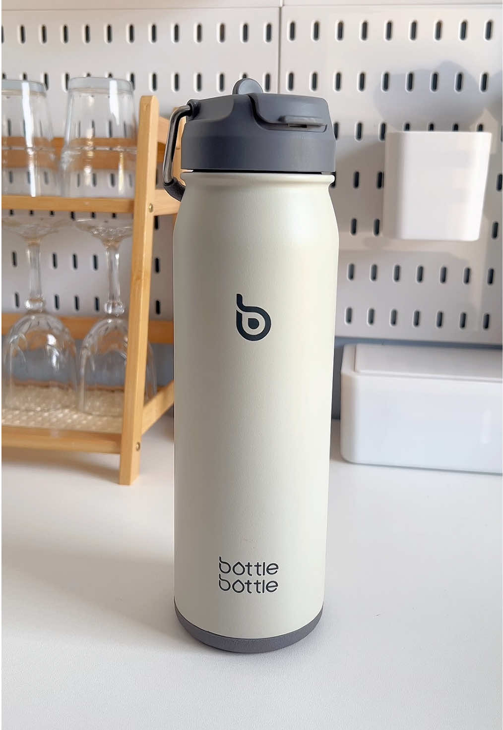 pernah tak jumpa boleh air boleh letak ubat sekali, senang la nak bawak lepas ni #bottlebottle #bottlebottletumbler #tumbler #botolair #tumblermurah #tumblertahansejukpanas #tumblerviral 