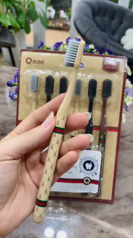 Combo vỉ 6 cái bàn chải đánh răng luxury thiết kế sang trọng đẹp mắt chỉ 25k. Giá sẽ thay đổi khi kết thúc chương trình khuyến mại. #banchaidanhrang #banchaidanhrangluxury #banchaidanhranglongmem #xuhuong 