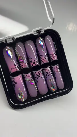 #acrylicnails #pressonnails #blingnails #nails 