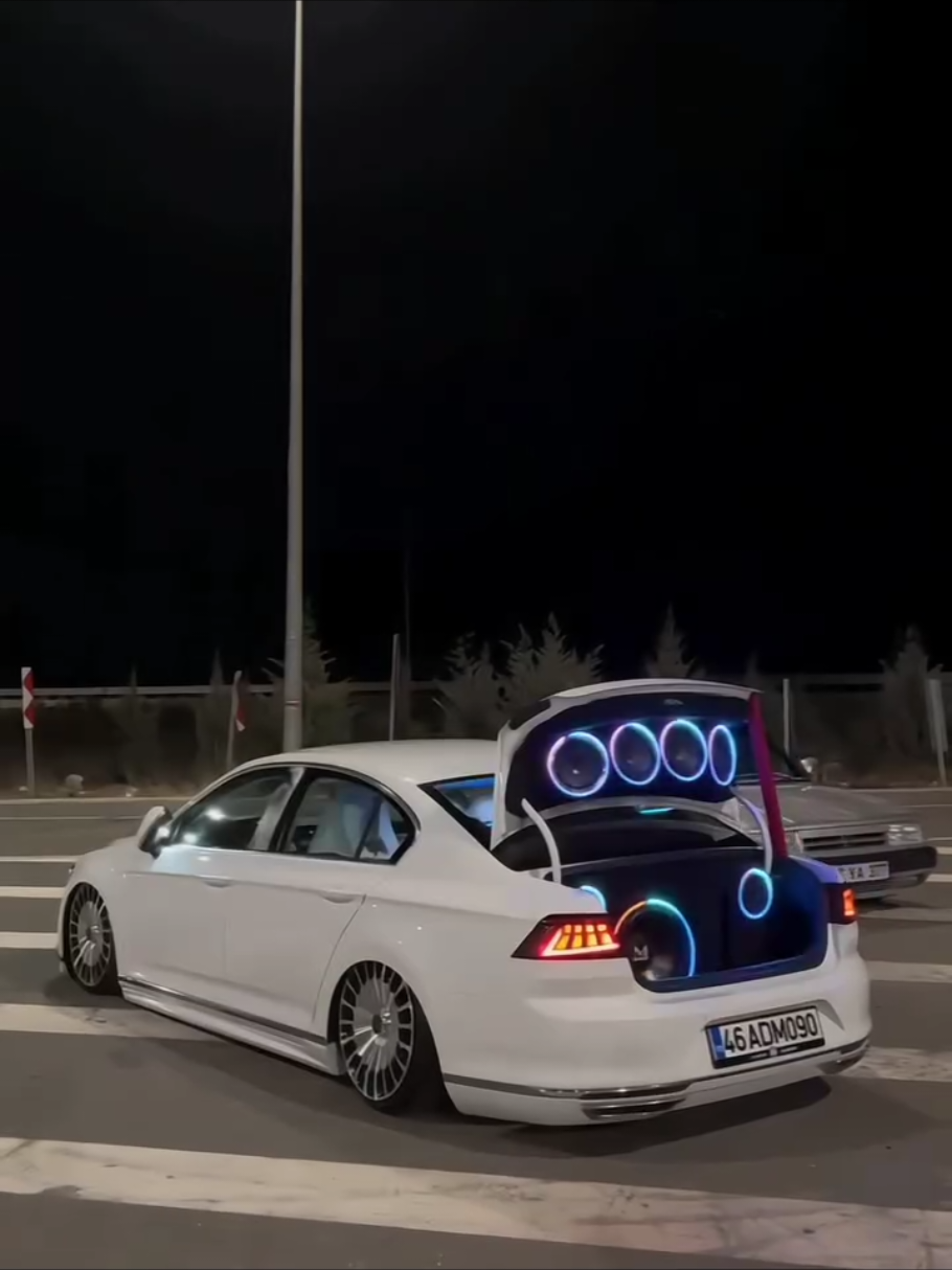 Daha fazlası icin @uzi.edts . . . . . . . . . #passat #wolksvagen #car #pioneer #modifiye #kesfet #kesfetteyiz 