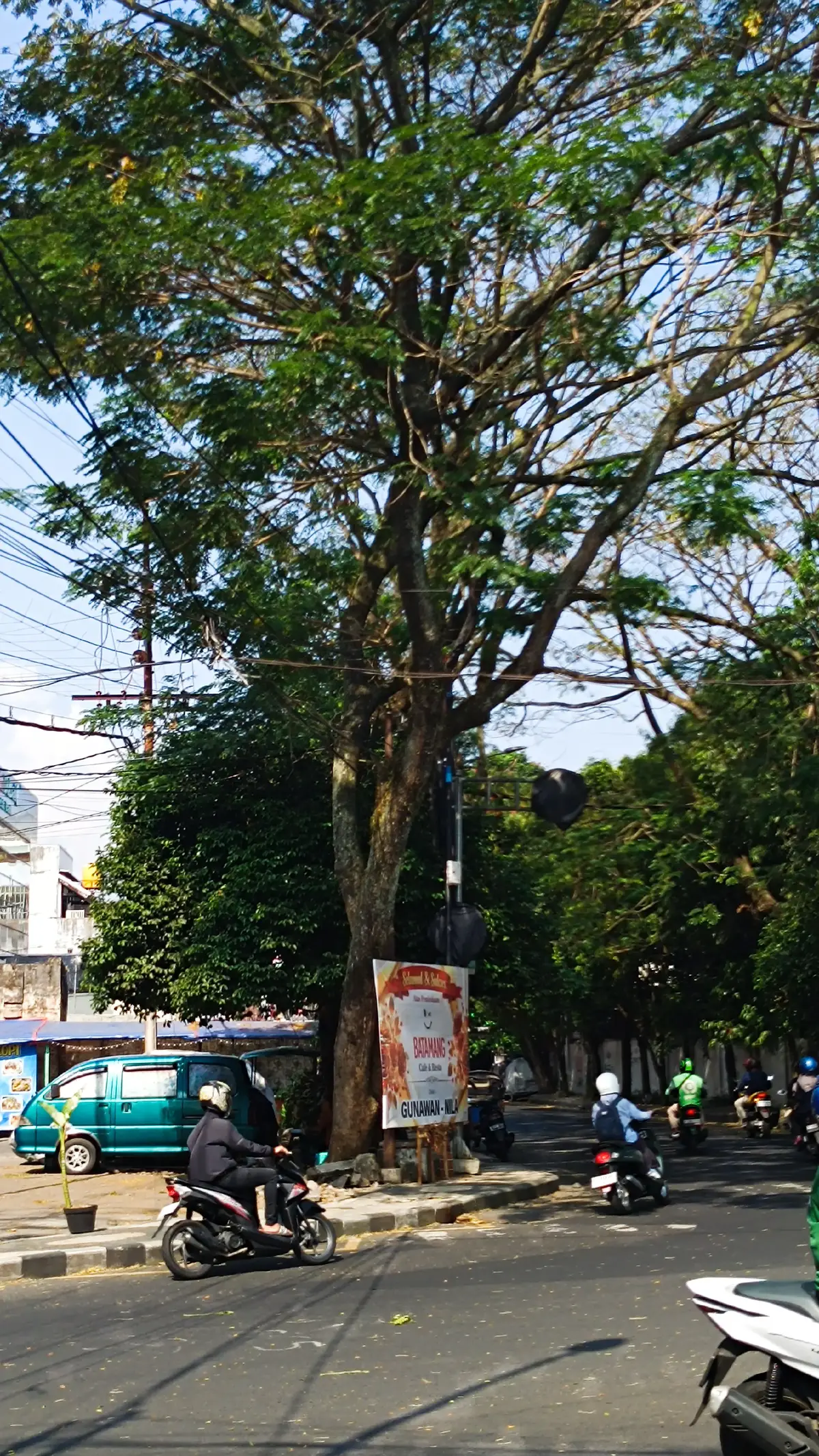 #malangkota #malang #malanghits #aesthetic #lightroom #nyoreid #streetportraits #fyppppppppppppppppppppppp #berandatiktok 