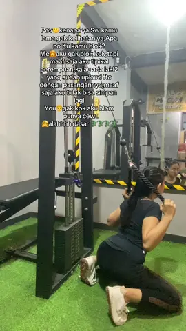 Teruntuk siapa saja🫠🤣biar kalian fokus dengan pasangan kalian#fypp #fypp #fypberandamu #gym #kontenhiburan 