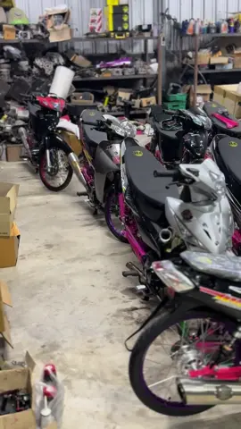 ฝูงจรวดซับกระดาน#รู้จักป่ะอู่ช่างเจ🤫 #วัยรุ่นป้ายเหลือง🚸 #ท้ายปริศนา🚀🌪️ #ทีมงานเฮงสุพรรณ #สระบุรีหวานมาก #อู่ช่างเจซับกระดาน #เวฟ125 