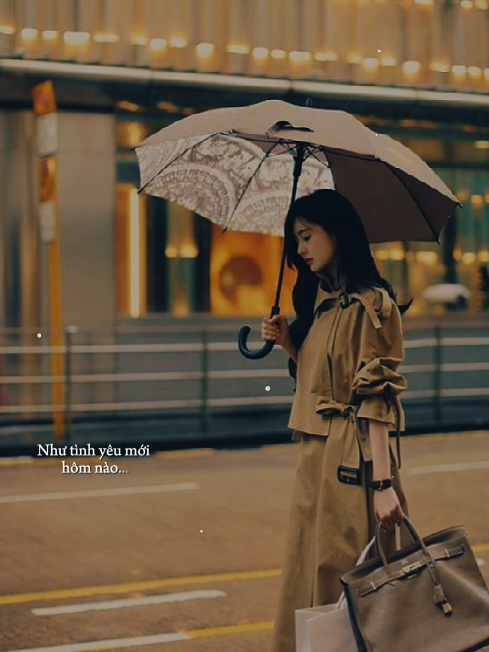 Người đi trong đêm mưa gió buồn... #Cuoctinhtrongconmua #LaLaTran #nhachoaloiviet #nhac8x9x #nhacbuon  #nhactamtrang  #tamtrang  #tramcamxuc💔  #amnhacvacamxuc  #nhachaymoingay 